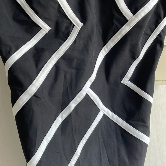 Profile by Gottex One Piece‎ - Black and White 8 Swimsuit - Picture 4 of 7